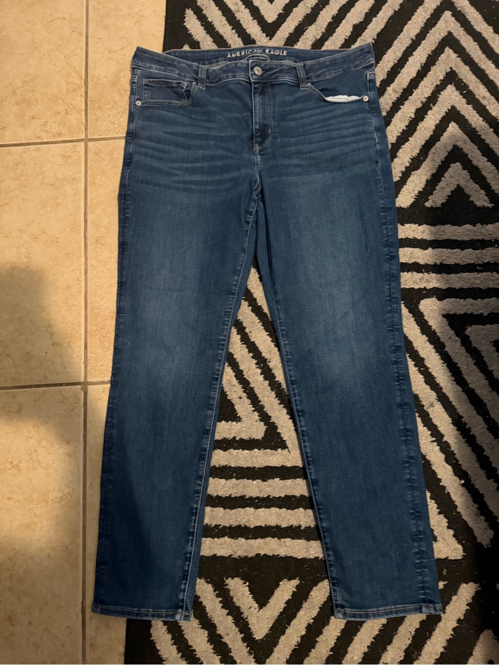 American Eagle Straight Leg Jeans Medium Wash Size 16 Regular